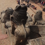 2014.12.11 Bhaktapur 11 Taumadhi Tole Nyatapola temple lion bums ResizeBy Donna Yates CC BY-NC-SA